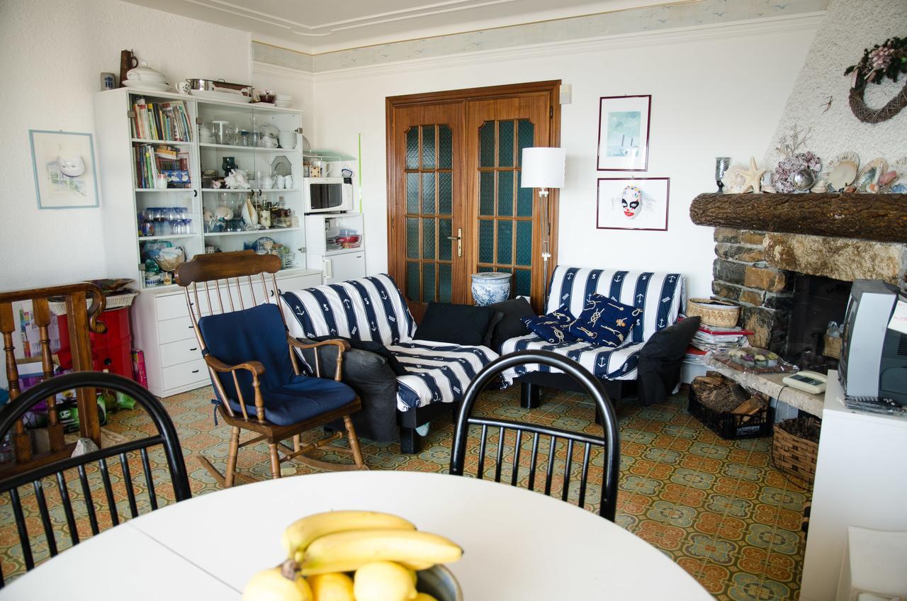 Seaside Holiday Apartment - Unique Location Cipressa Екстериор снимка
